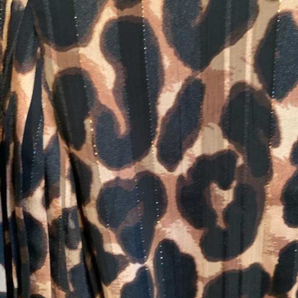 Gorgeous Melanie Lyne animal print bell sleeve dress with pockets - Picture 8 of 10